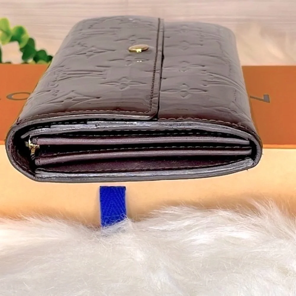 Louis Vuitton Amarante Vernis‎ Sarah Wallet